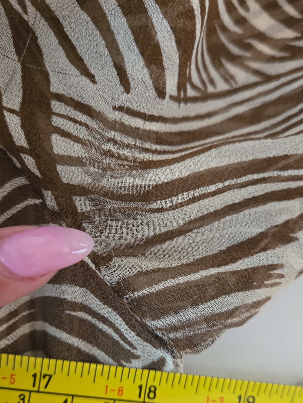 BCBG Max Azria Silk Blouse Taupe Leaf Print Boho Resort Luxe Size 6 Tropical - Picture 9 of 11